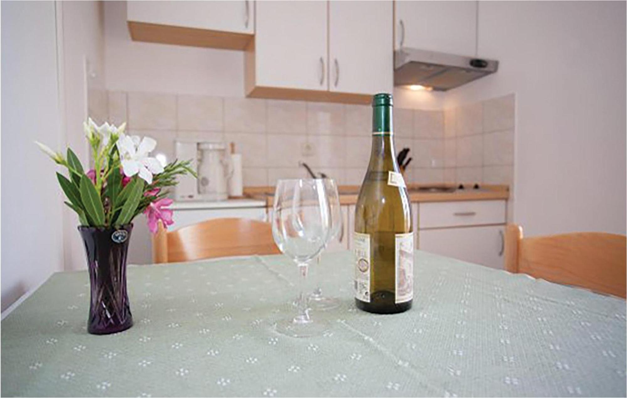 Amazing Apartment In Malinska With Kitchen מראה חיצוני תמונה