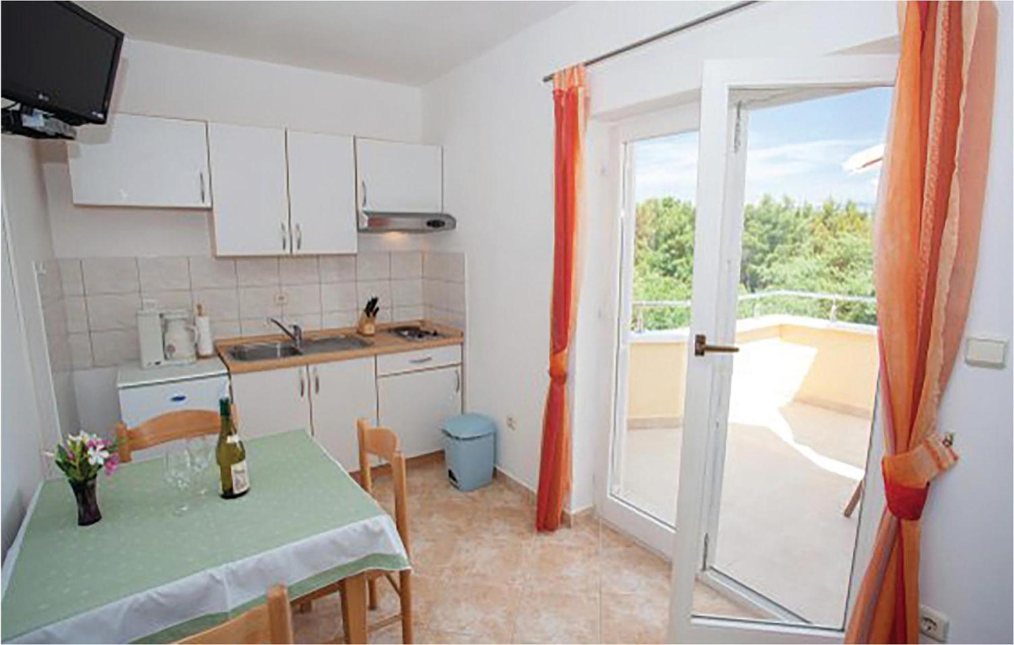 Amazing Apartment In Malinska With Kitchen מראה חיצוני תמונה