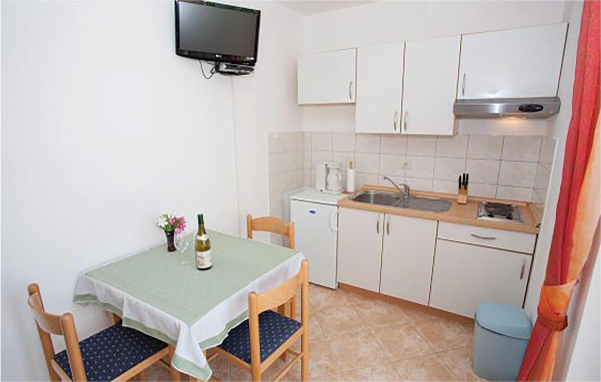 Amazing Apartment In Malinska With Kitchen מראה חיצוני תמונה